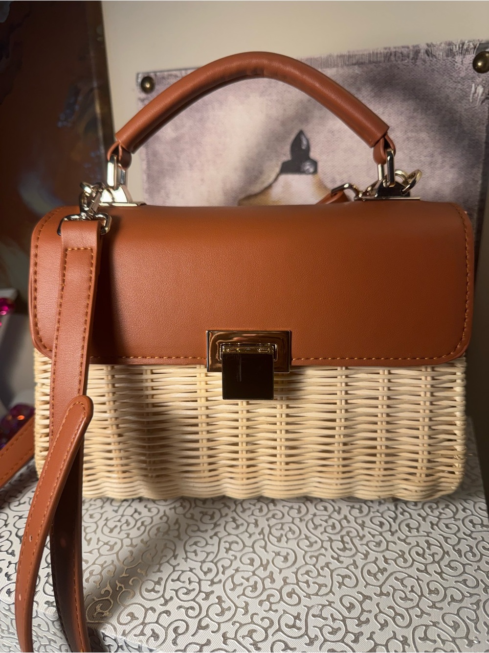 Tommy Bahama Stylish Woven Top-Handle Bag in Tan and Cream - Picture 3 of 11